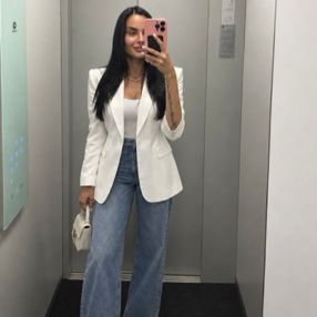 Alexandra, Familie în Popești-Leordeni