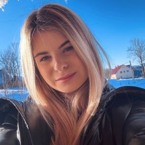 Izabela, Babysitter în Florești