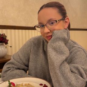 Sara, Babysitter în Hunedoara