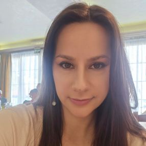 Delia Andreea, Babysitter în Botoșani