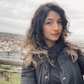 Carla, Babysitter în Medgidia