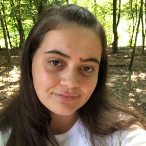 Hotea, Babysitter in Florești