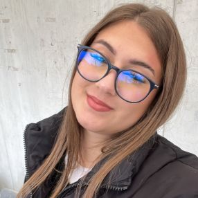 Maya, Babysitter în Pucioasa