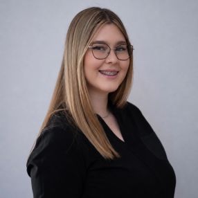 Stet, Babysitter în Dumbrăvița