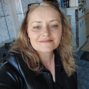 Adriana, Babysitter în Bistrița