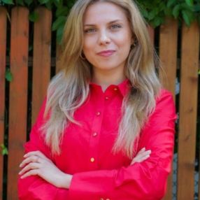 Alexandra, Babysitter în Florești