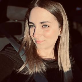 Alexandra, Babysitter în Câmpia Turzii