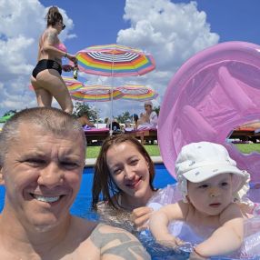 Rosse official, Familie în Dumbrăvița