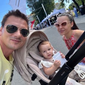Isabela, Familie în București