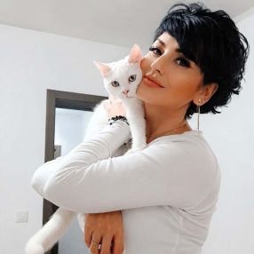 Angela, Babysitter in Popești-Leordeni
