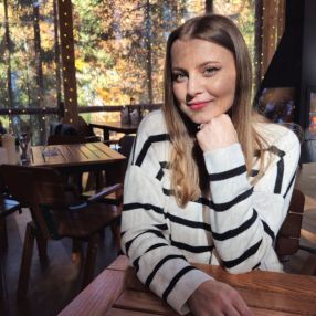 Mihaela, Babysitter in București