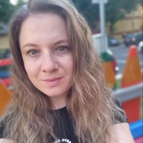 Віолета, Babysitter în Suceava