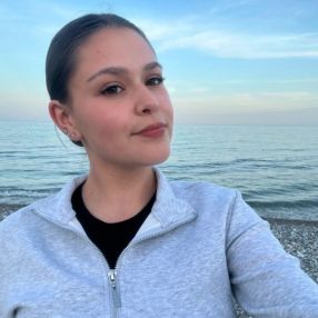 Lavinia, Babysitter în Reghin