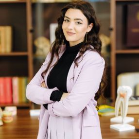 Raluca, Babysitter în Iași