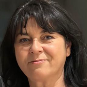 Elizabeta, Babysitter în Breaza