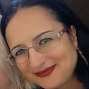 Nicoleta, Babysitter în Medgidia