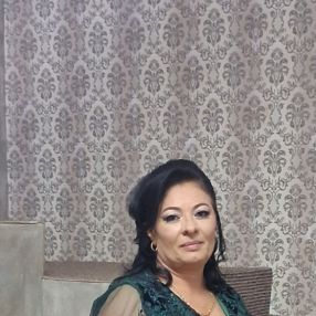 Caroly, Babysitter in Crețuleasca