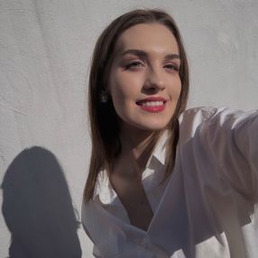 Naomi, Babysitter in București