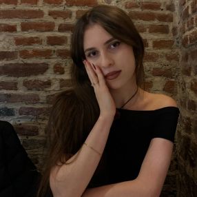 Priscilla Estera, Babysitter în București