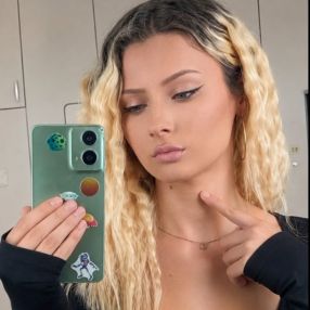 Adina, Babysitter în Focșani