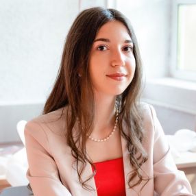 Nagy, Babysitter în Reghin