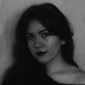 Elena, Babysitter în Roman