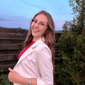 Larisa, Babysitter în Beclean