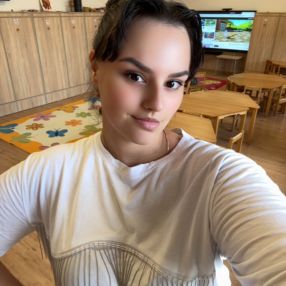Bianca Andreea, Babysitter în Reghin