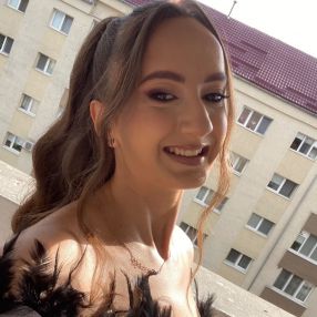 Larisa, Babysitter în Bistrița