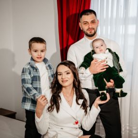 Alina, Familie în Mioveni