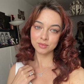Mirela, Babysitter în Popești-Leordeni