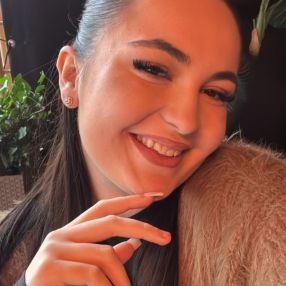 Tania, Babysitter în Florești