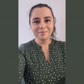 Ana, Babysitter in București