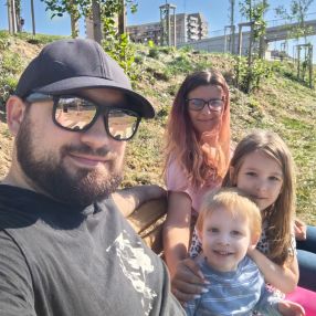 Krisztian, Familie în Satu Mare