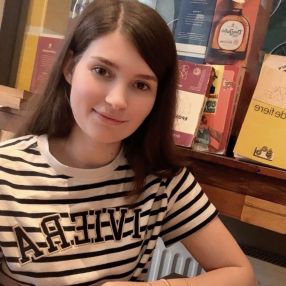 Georgiana, Babysitter în Deva