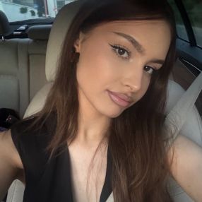 Andreea, Babysitter în Florești