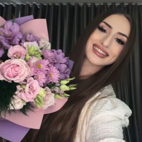 Giulia Naomi, Babysitter în Mogoșoaia