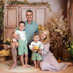 Alexandra, Family in București