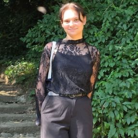 Hîrșan, Babysitter în Reghin