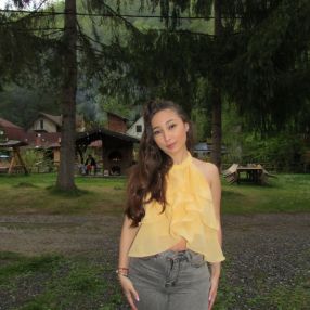 Lorena, Babysitter în Florești