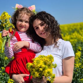 Gabriela Roxana, Familie în București