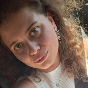 Emanuela, Babysitter în Popești-Leordeni
