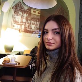 Nicole, Babysitter în Dumbrăvița