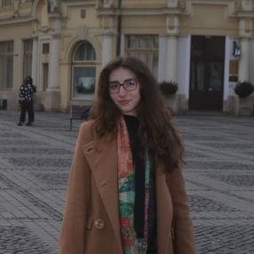 Ariana, Babysitter in Timișoara