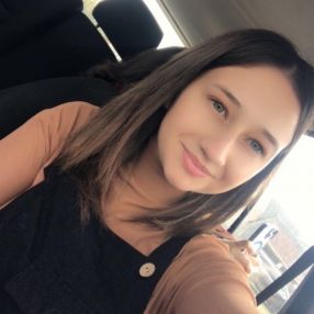 Angii, Babysitter în Livada