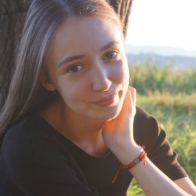 Anastasia, Babysitter in București
