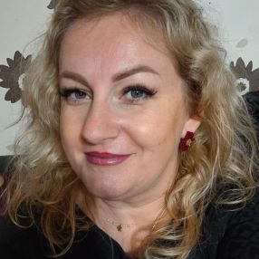 Ramona, Babysitter în Oradea