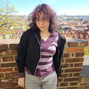 Luana, Babysitter în Florești