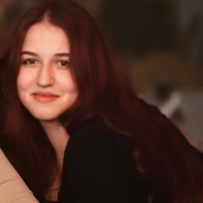 Denisa, Babysitter în Luduș