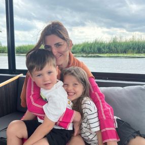 Roxana, Familie în Dumbrăvița